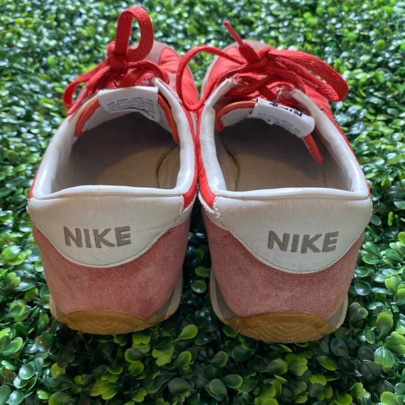 Authentic Vintage Nike Sneakers 8/8.5 - Picture 4 of 10